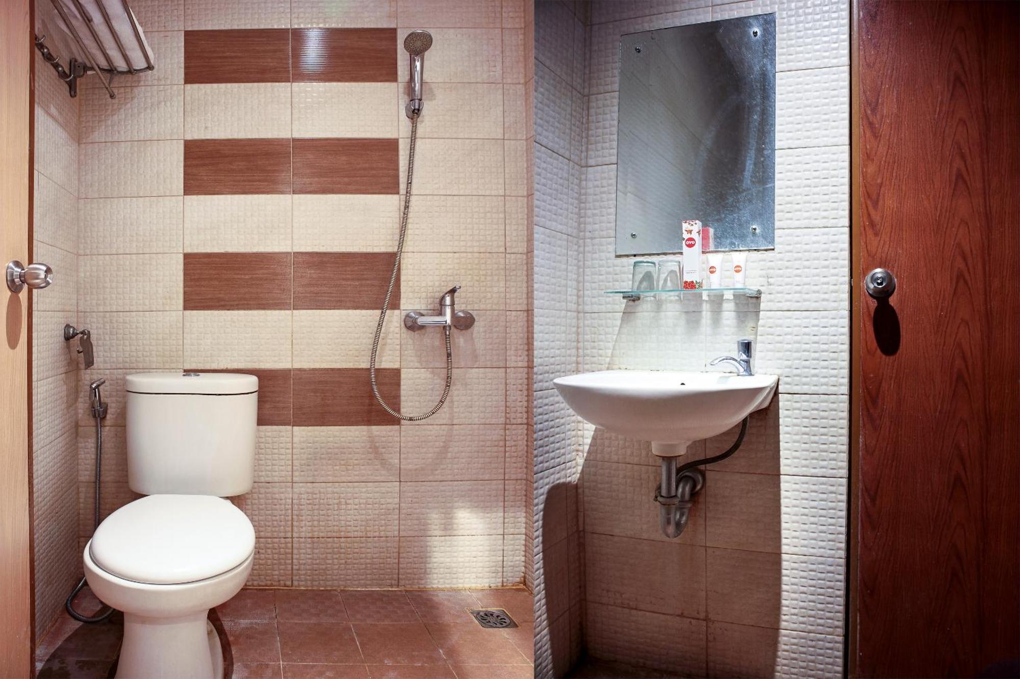 Oyo 1009 Hotel Bumi Malaya Medan Ngoại thất bức ảnh
